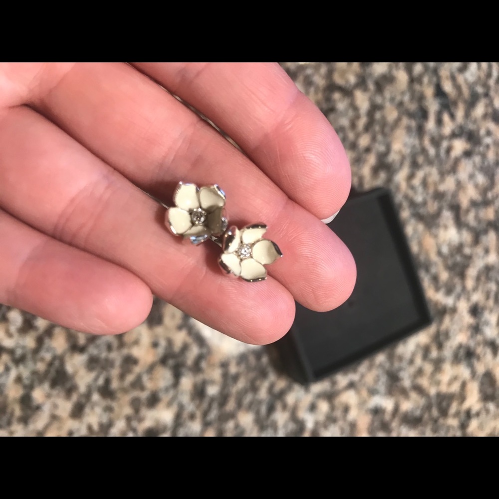Diamond Earings - Picture 3 of 4